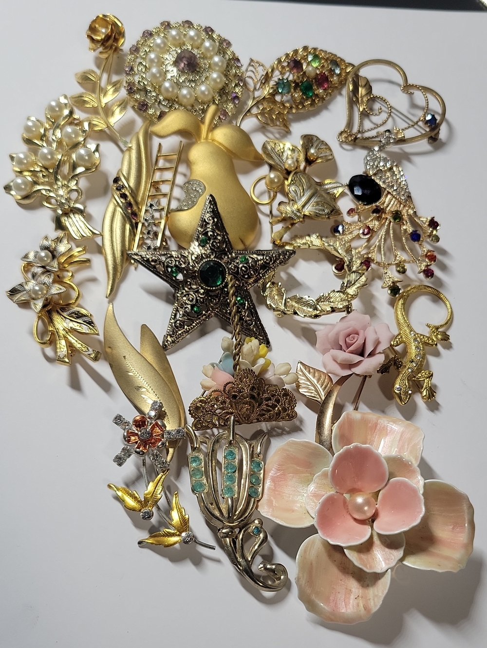 Pink Floral 20 Brooch Collection - Elegant Women’s Jewelry